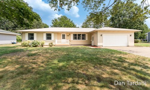 4872 Elmwood St, Norton Shores, MI, 49441-5220 | Card Image