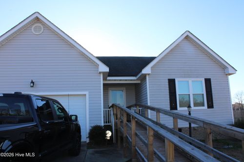 212 Sunridge Ln, Pikeville, NC, 27863-9521 | Card Image