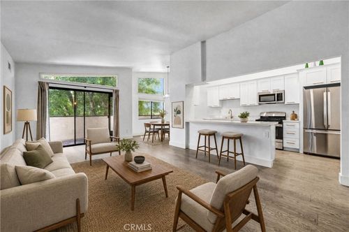 201-5805 Whitsett Ave, Valley Village, CA, 91607-3512 | Card Image
