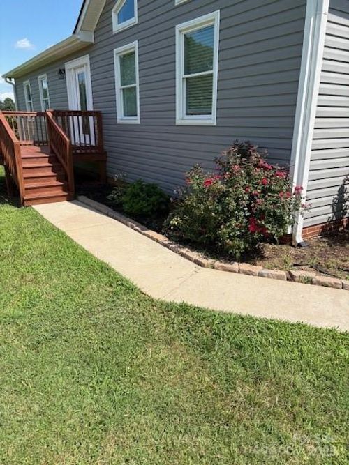 182 Redhawk Ln, Olin, NC, 28660-8403 | Card Image