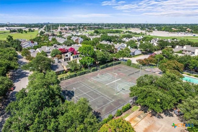 9206 Flickering Shadow Dr, Townhouse with 3 bedrooms, 3 bathrooms and null parking in Dallas TX | Image 26