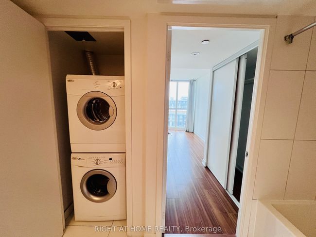 1109 - 85 Queens Wharf Rd, Condo with 1 bedrooms, 1 bathrooms and null parking in Toronto ON | Image 7