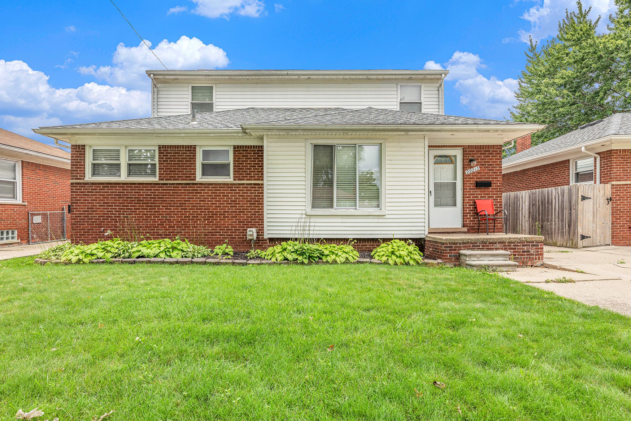 Ursuline St, Saint Clair Shores, MI 48081
