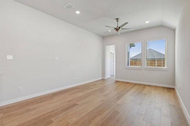 330 Bendecido Loop, House other with 3 bedrooms, 2 bathrooms and null parking in Elgin TX | Image 6
