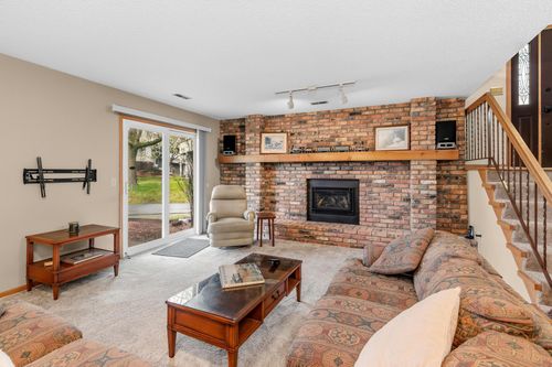 1005 Aston Cir, Burnsville, MN, 55337-6713 | Card Image