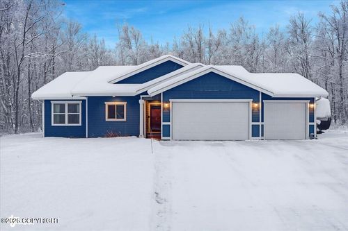 8450 N Michaelson St, Palmer, AK, 99645-8196 | Card Image