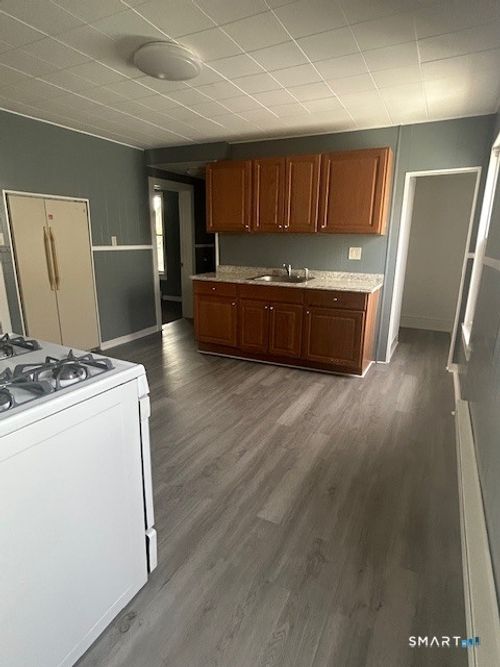 20 Lounsbury Ave, Waterbury, CT, 06706-4100 | Card Image