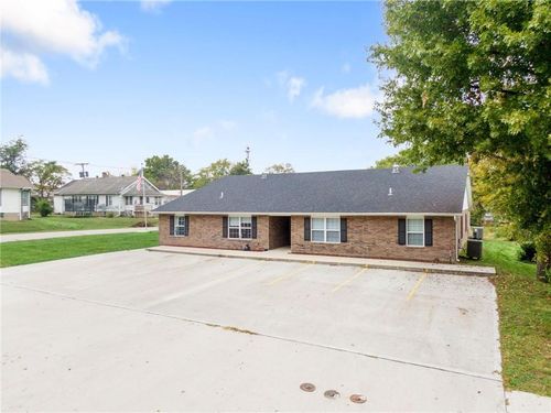 201 Highland St, Sweet Springs, MO, 65351-1214 | Card Image