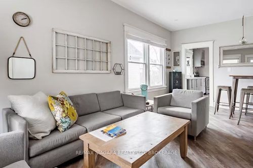 5700 Spring Street, Niagara Falls, ON, L2G1P8 | Card Image