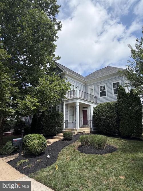 8218 Warfield St, MANASSAS, VA, 20110-3006 | Card Image