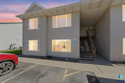 18-7107 W 56th St Street, Sioux Falls, SD, 57106 | Card Image