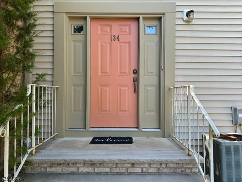 134 Sunrise Dr, Whippany, NJ, 07981-1142 | Card Image