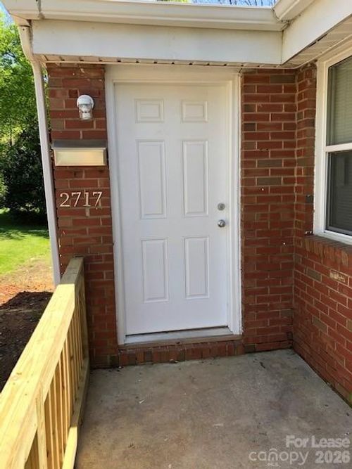 2717 Columbus Cir, Charlotte, NC, 28208-5011 | Card Image
