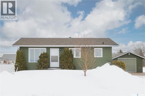 325 7th St, Duck Lake, SK, S0K3R0 | Card Image