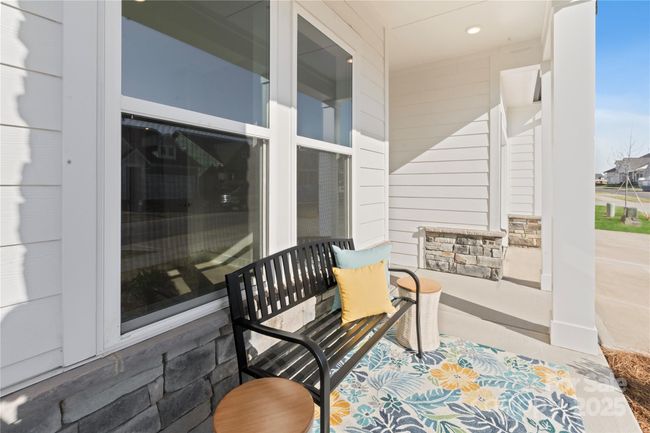 Covered front porch | Image 6
