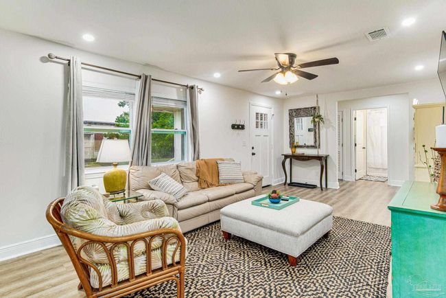 814 W Gonzalez St, House other with 3 bedrooms, 2 bathrooms and 1 parking in Pensacola FL | Image 9