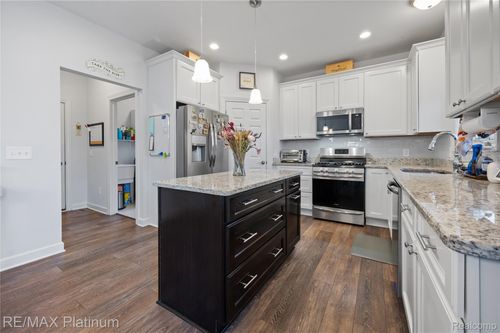 8209 Lee Rd, Brighton, MI, 48116-8442 | Card Image