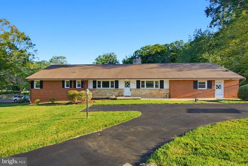 8715 Cherry Dr, FAIRFAX, VA, 22031-2111 | Card Image