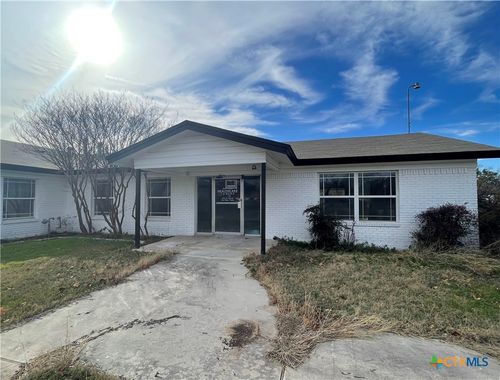 1405 W Storey St, San Saba, TX, 76877-6422 | Card Image