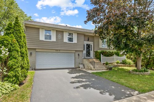 215 S Park Blvd, Streamwood, IL, 60107-1713 | Card Image