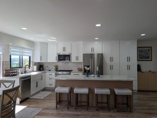 2410 La Costa Ave, Carlsbad, CA, 92009-7301 | Card Image
