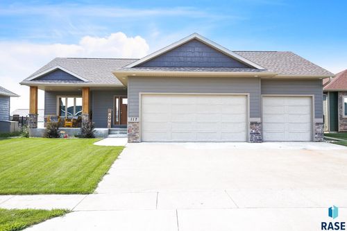 117 E Birchwood Dr, Brandon, SD, 57005-4001 | Card Image