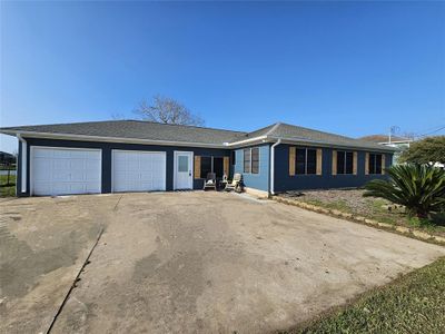 136 County Road 206, House other with 3 bedrooms, 1 bathrooms and null parking in Sargent TX | Image 2