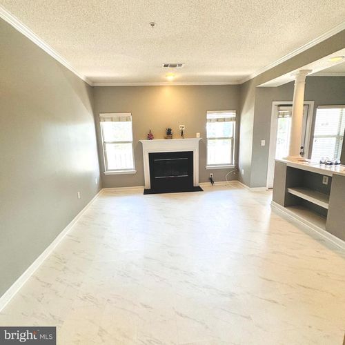 apt-25-14305 Grape Holly Grv, CENTREVILLE, VA, 20121-5823 | Card Image