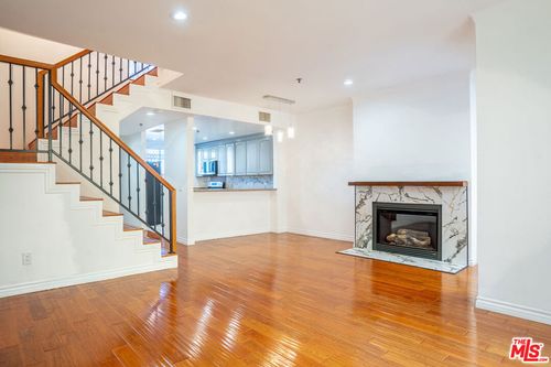 6-1030 S Norton Ave, Los Angeles, CA, 90004-3916 | Card Image