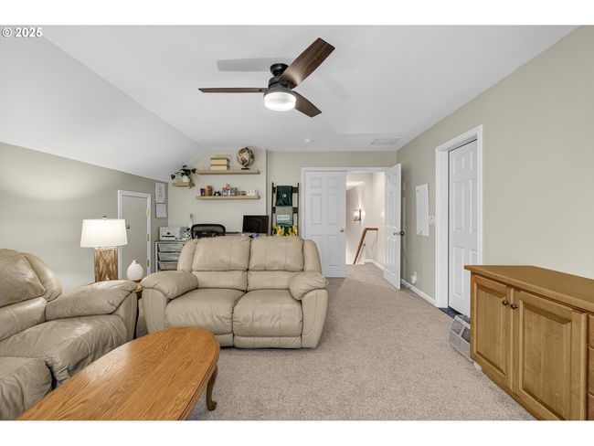 32810 Sisters Loop, House other with 3 bedrooms, 2 bathrooms and 2 parking in Eugene OR | Image 38