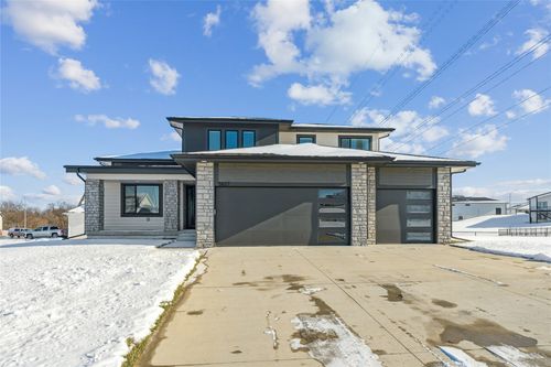 5627 163rd St, Urbandale, IA, 50323-2723 | Card Image