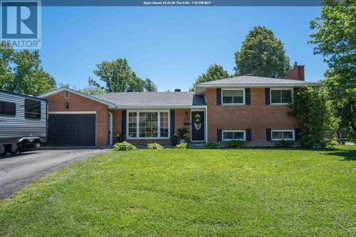 81 Fort Creek Dr, Sault Ste. Marie, ON, P6C5V1 | Card Image