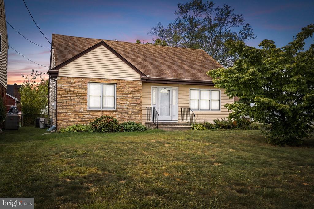 Pine Ave, Bordentown, NJ 08505