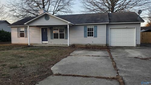 1327 Sparkman St Nw, Hartselle, AL, 35640-4535 | Card Image