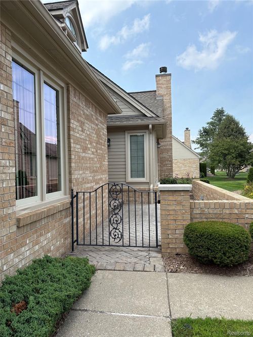 17018 Sandstone Cir, Macomb, MI, 48042-1123 | Card Image