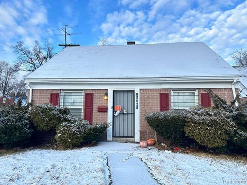18401 Morang Dr, Detroit, MI, 48205-3064 | Card Image