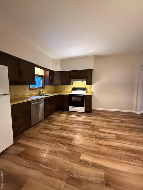 90 W Main St, Walden, NY, 12586-1760 | Card Image