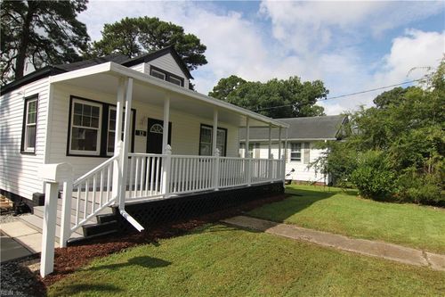 12 Oakcrest St, Portsmouth, VA, 23702-2917 | Card Image