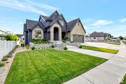 39 N Hayfield Cir, Kaysville, UT, 84037-8010 | Card Image