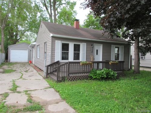 2220 E Bergin Ave, Burton, MI, 48529-1782 | Card Image