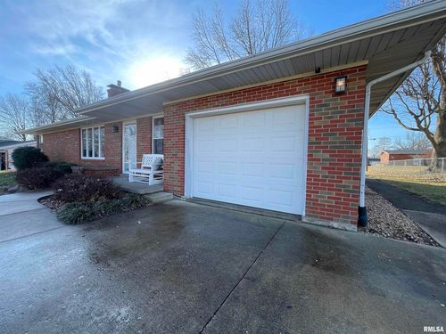 428 E Kirkland Dr, Nashville, IL, 62263-2043 | Card Image