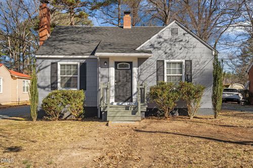 260 E Elm St, Robbins, NC, 27325-8483 | Card Image