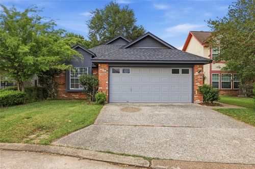 955 Green Meadow St, Beaumont, TX, 77706-3951 | Card Image