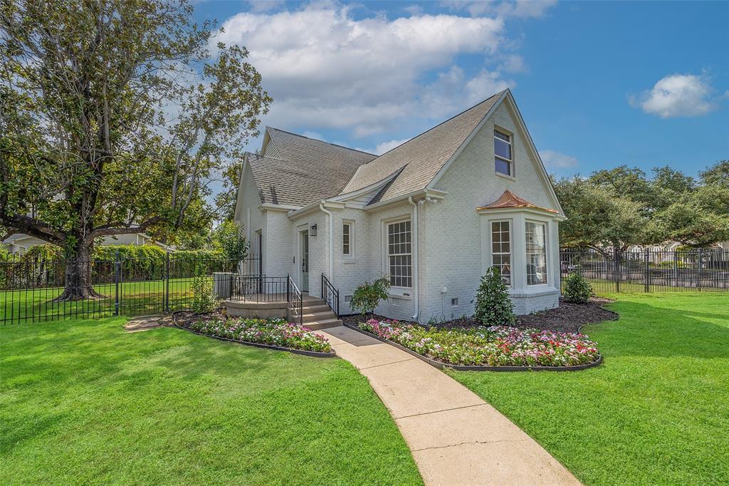 Dorothy Ln, Fort Worth, TX 76107