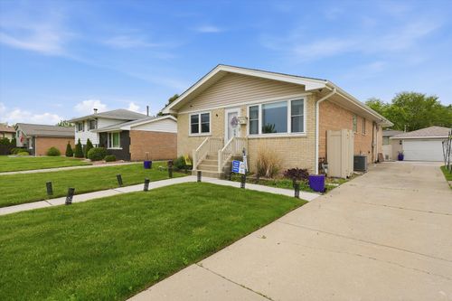 10352 Leslie Ln, Chicago Ridge, IL, 60415-1414 | Card Image