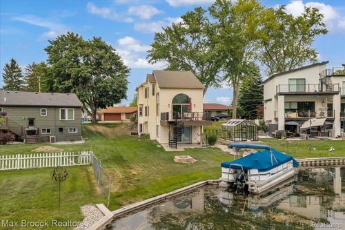 1025 Otter Ave, Waterford, MI, 48328-3925 | Card Image