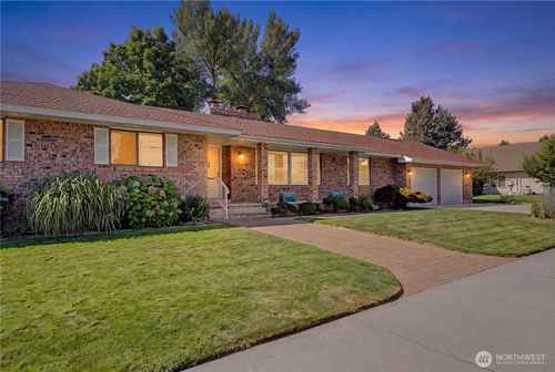 725 Canterbury Rd Nw, Soap Lake, WA, 98851-9733 | Card Image