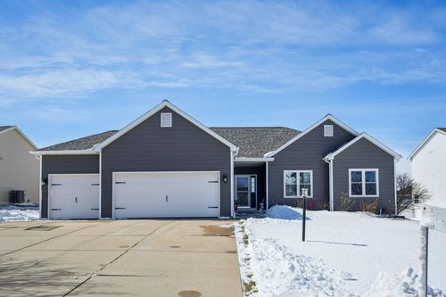 N8333 Whippoorwill Rd, Ixonia, WI, 53036-9463 | Card Image