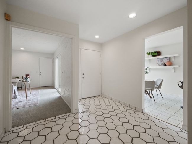 5271 Wright Way E, Condo with 3 bedrooms, 3 bathrooms and null parking in West Bloomfield MI | Image 6