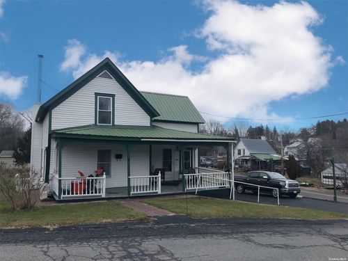 9 Hinds St, Ticonderoga, NY, 12883-1002 | Card Image